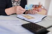 Ανοίγουν ξανά οι ρυθμίσεις των 120, 100 και 72 δόσεων και κουρεύονται πρόστιμα!