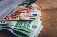 ΑΑΔΕ: Από κόσκινο χιλιάδες αφορολόγητες γονικές παροχές και δωρεές
