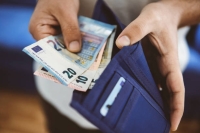 Προϋπολογισμός: Τι θα πάρουν εργαζόμενοι και συνταξιούχοι
